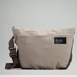lululemon athletica Belt Bag Clean Lines Trench 2L Crossbody Bag